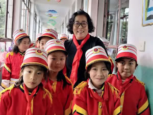 為智慧慷慨解囊，憑知識(shí)扶危濟(jì)困